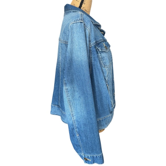 Faded Glory Women’s Button Front Medium/Dark Wash Blue Denim Jean Jacket Size 1X - Picture 3 of 10